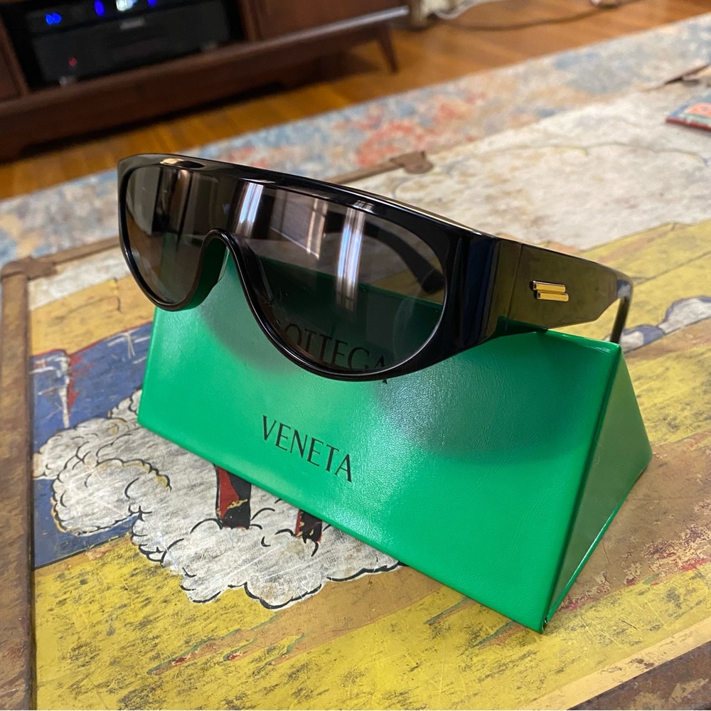 Bottega Veneta BV1027S 001 99 Unapologetic Shield Sunglasses